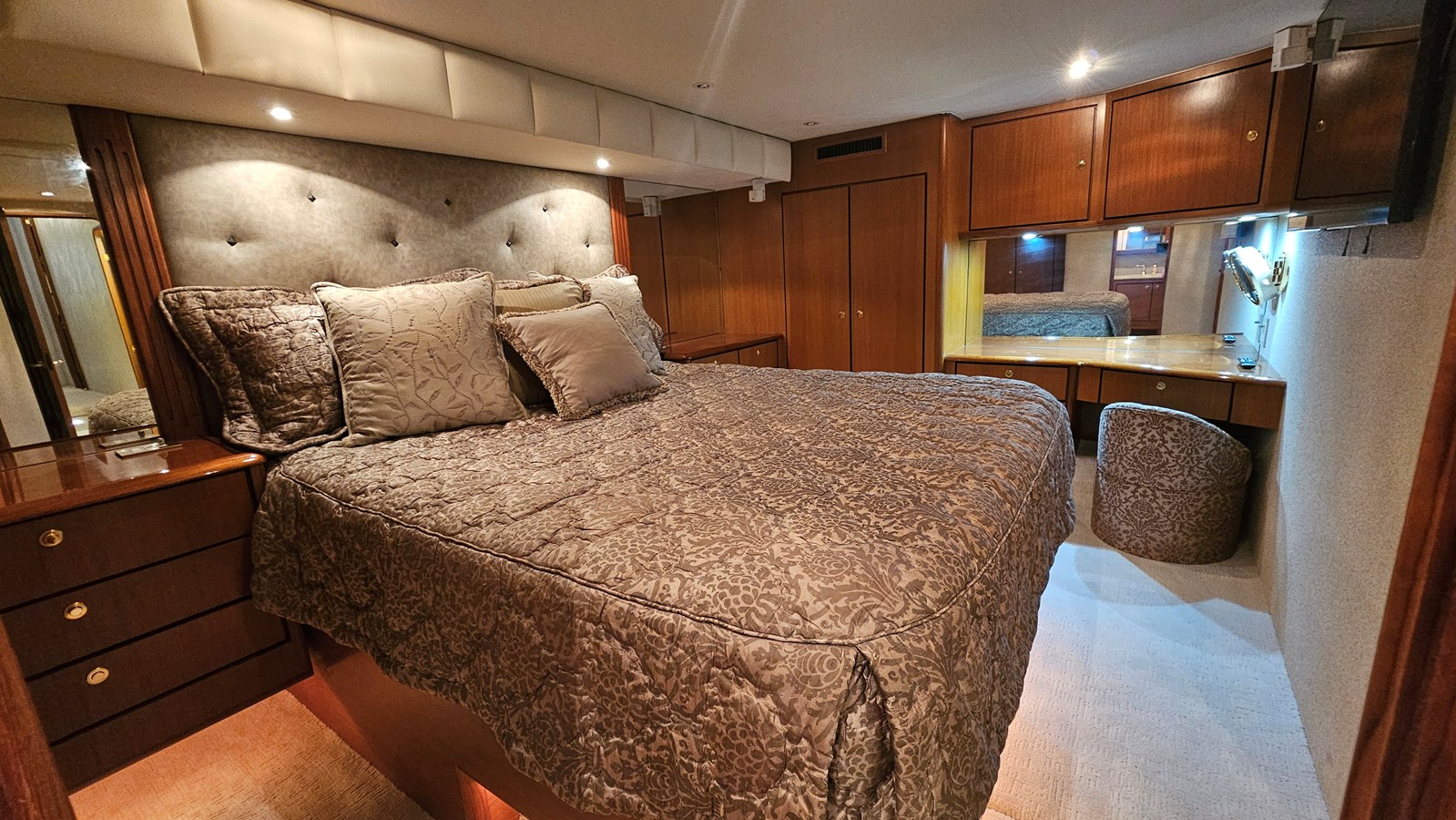 2000 Ocean Yachts 70 SUPER SPORT 38