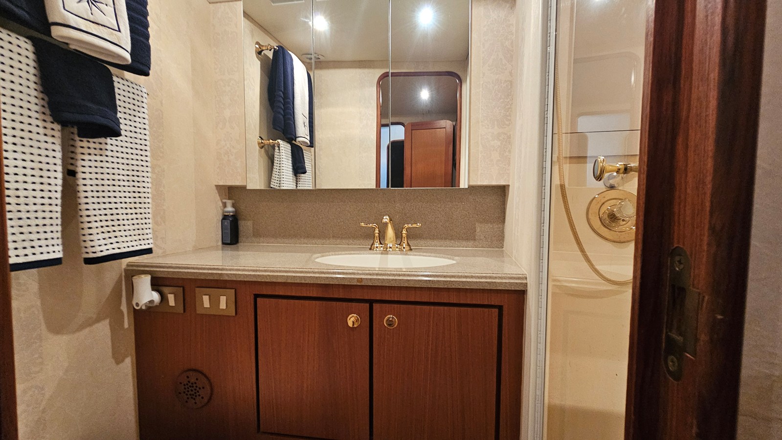 2000 Ocean Yachts 70 SUPER SPORT 46