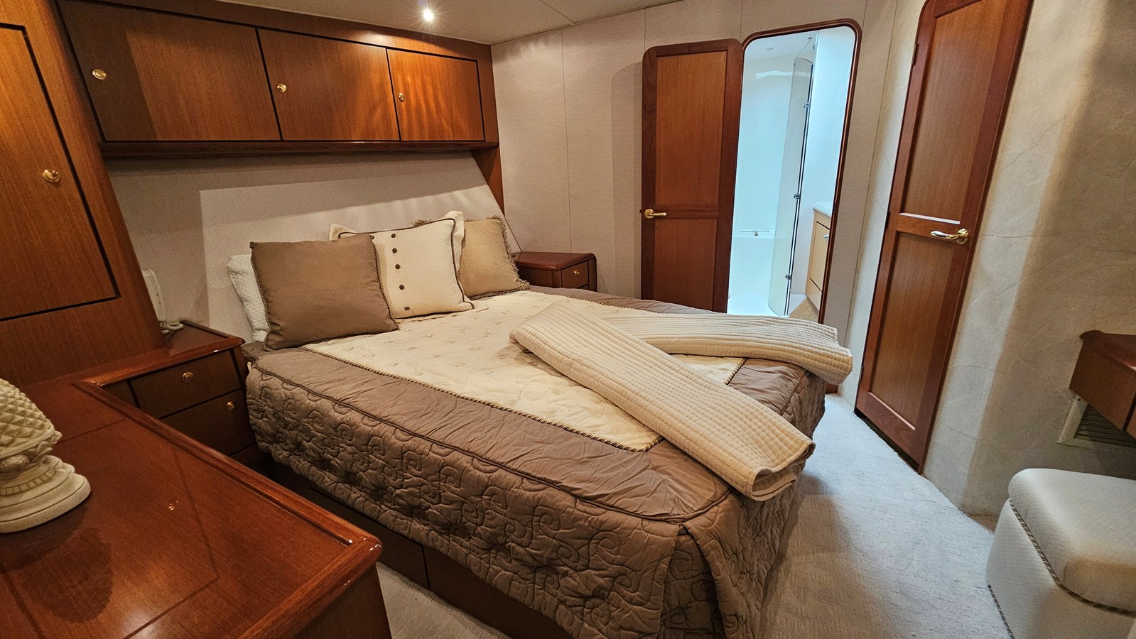 2000 Ocean Yachts 70 SUPER SPORT 47