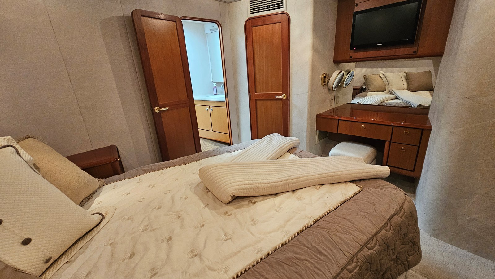 2000 Ocean Yachts 70 SUPER SPORT 48