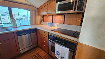 2000 Ocean Yachts 70 SUPER SPORT 34