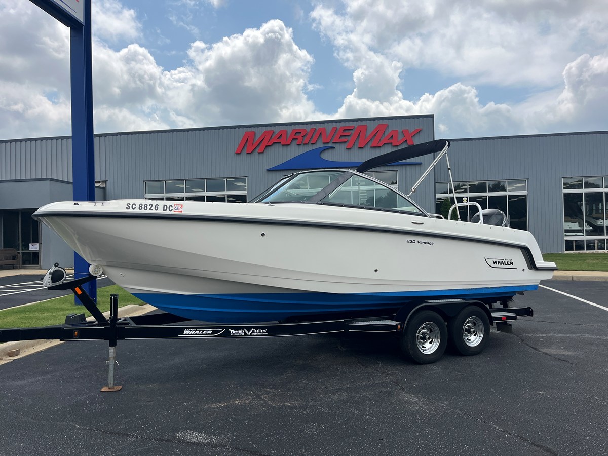 2013 Boston Whaler 230 VANTAGE 1