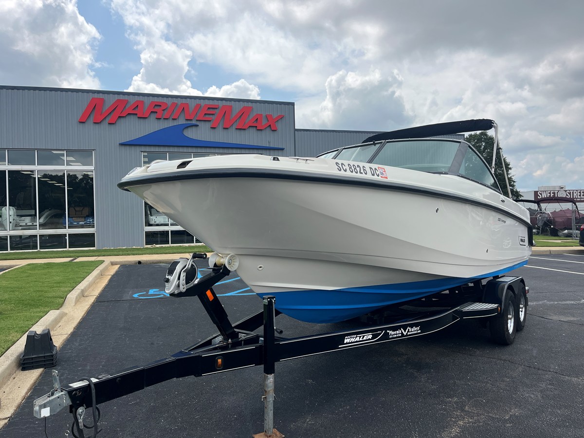 2013 Boston Whaler 230 VANTAGE 2