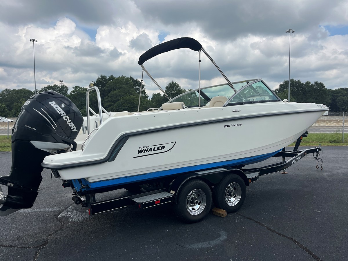 2013 Boston Whaler 230 VANTAGE 5