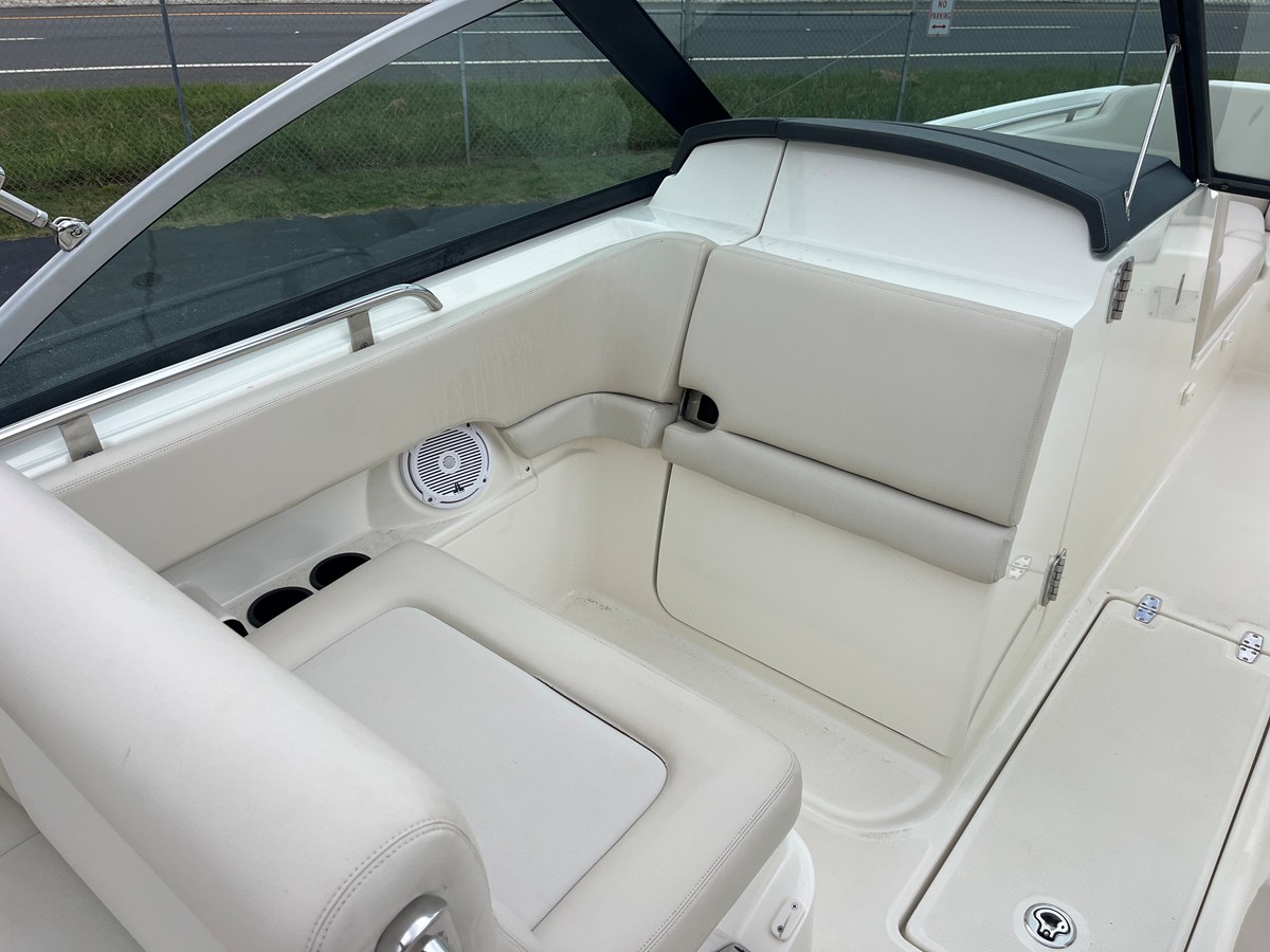 2013 Boston Whaler 230 VANTAGE 14