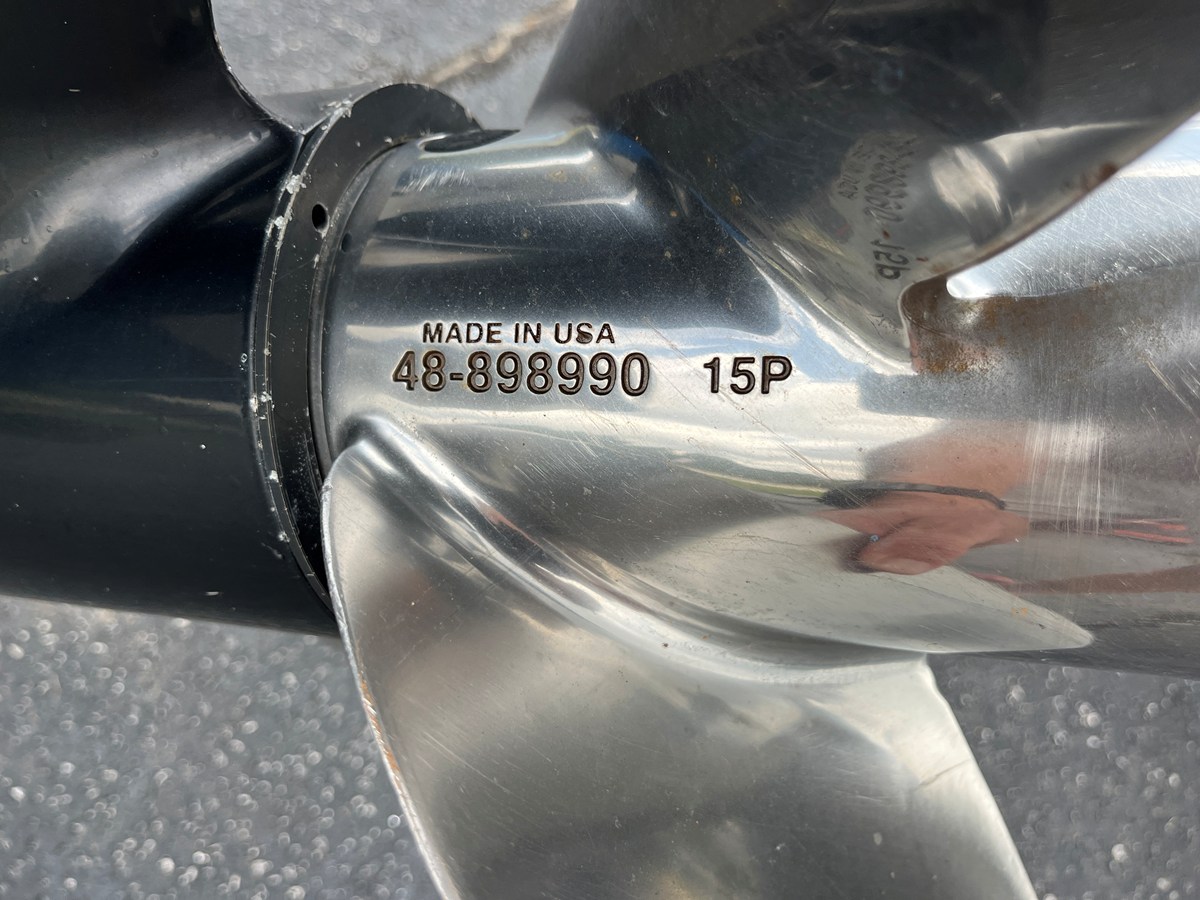 2013 Boston Whaler 230 VANTAGE 26