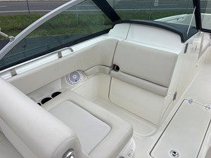 2013 Boston Whaler 230 VANTAGE 14