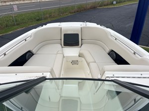 2013 Boston Whaler 230 VANTAGE 15