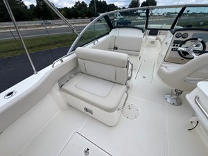 2013 Boston Whaler 230 VANTAGE 18