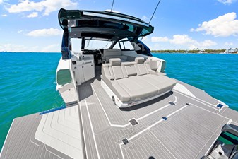 Cruisers Yachts 42 GLS Outboard 19 2026 Cruisers Yachts 42 GLS Outboard 20