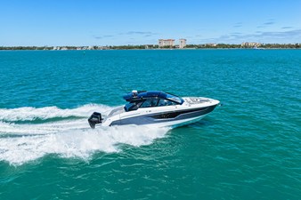 Cruisers Yachts 42 GLS Outboard 28 2026 Cruisers Yachts 42 GLS Outboard 29