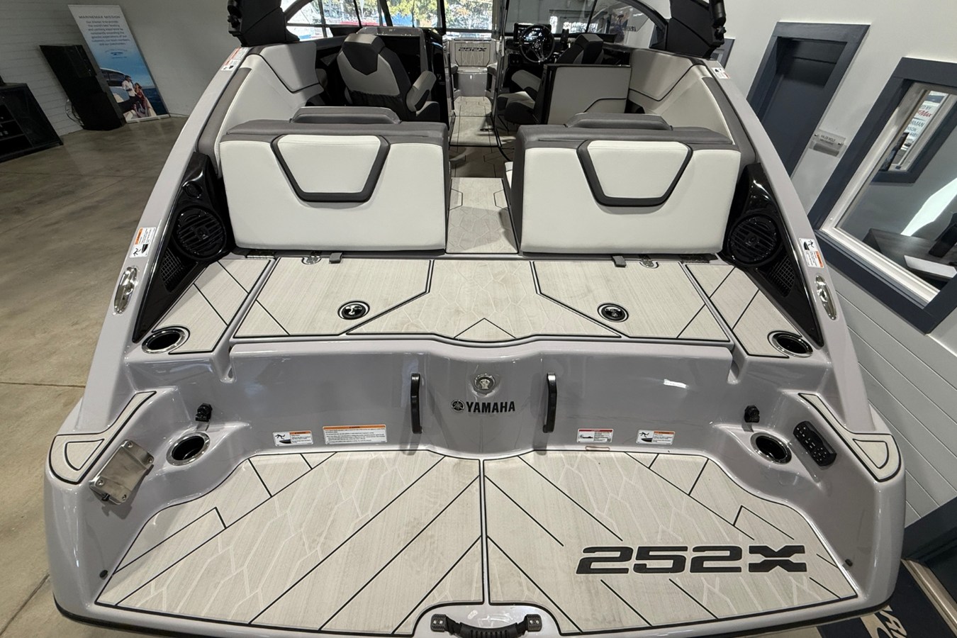 2026 Yamaha 252XE 9