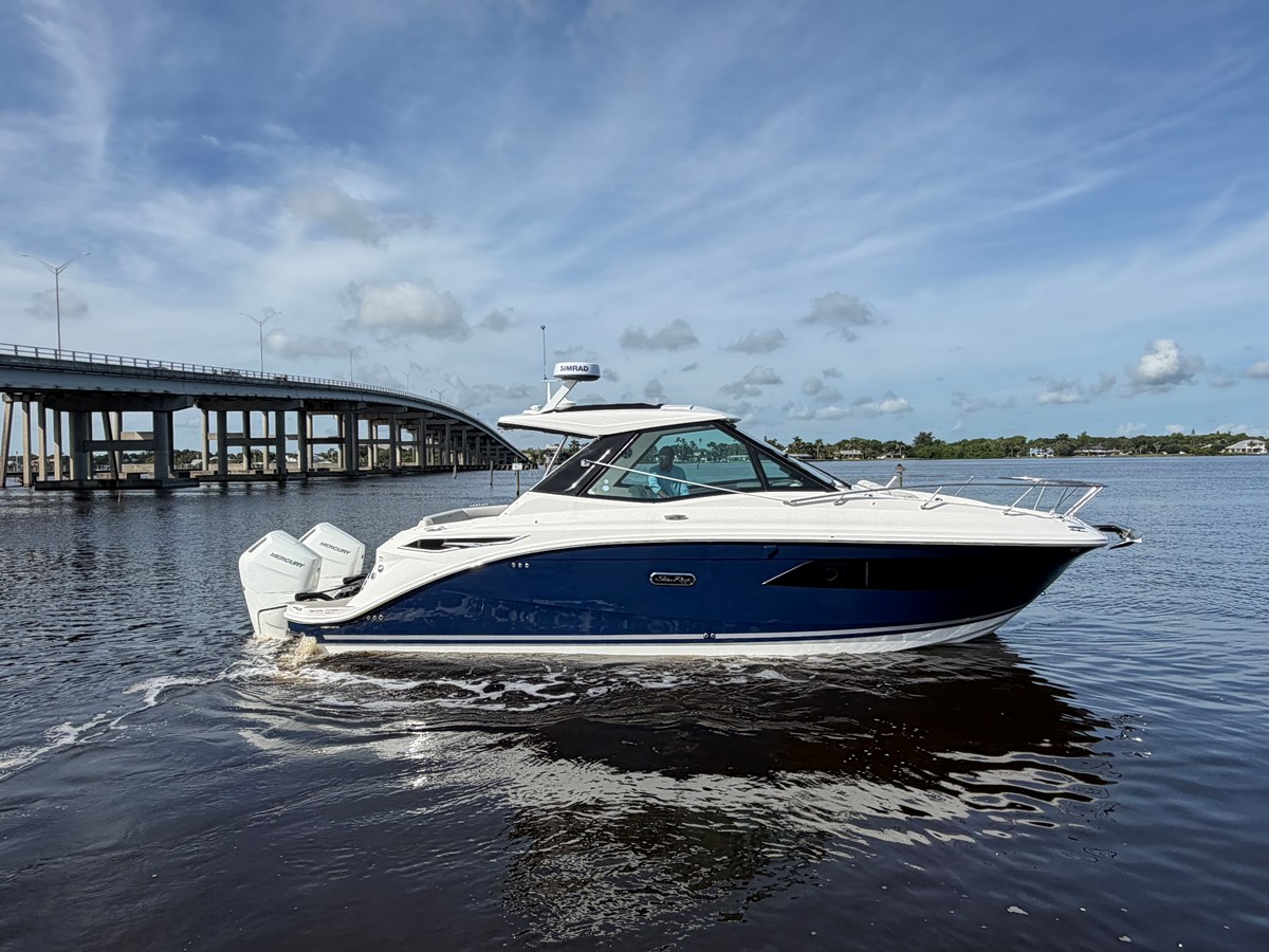 2027 Sea Ray Sundancer 320 Outboard 2