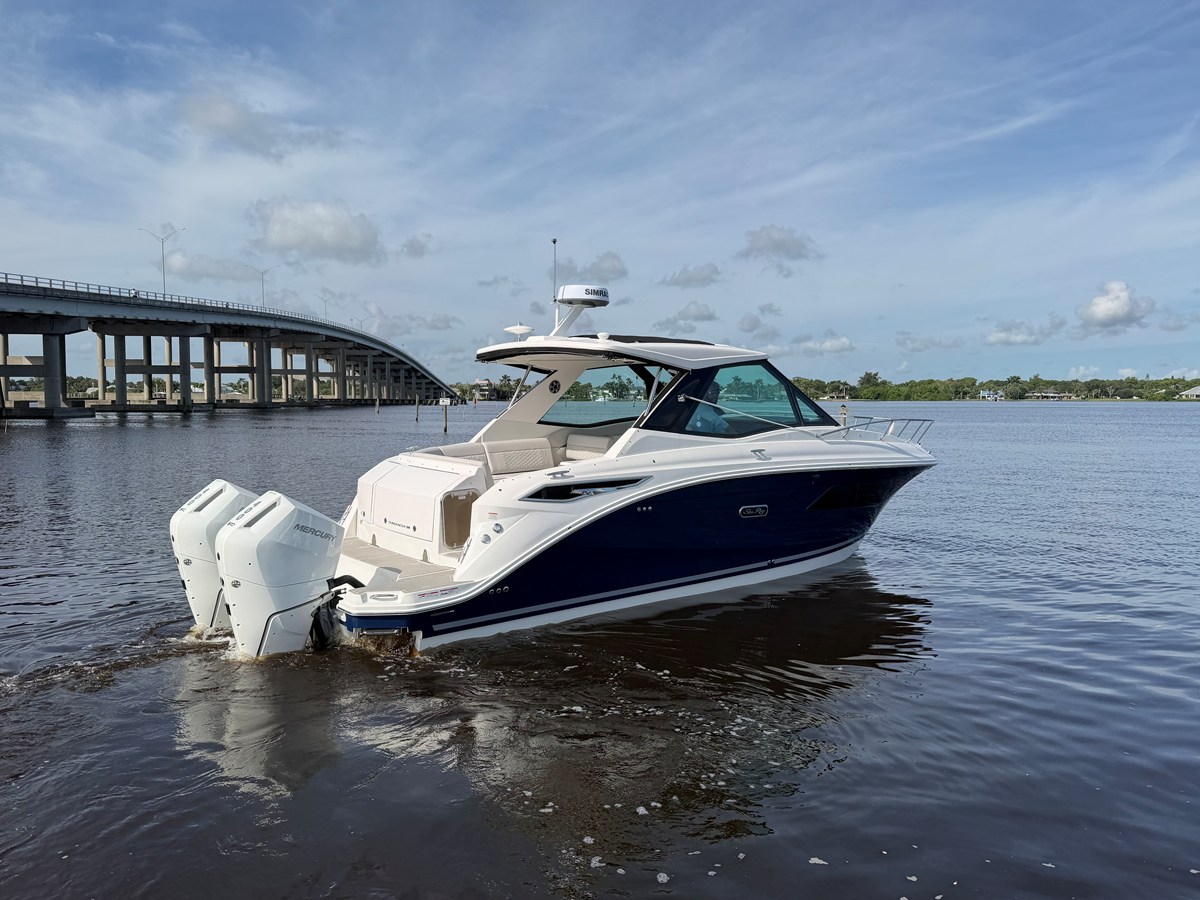 2027 Sea Ray Sundancer 320 Outboard 10