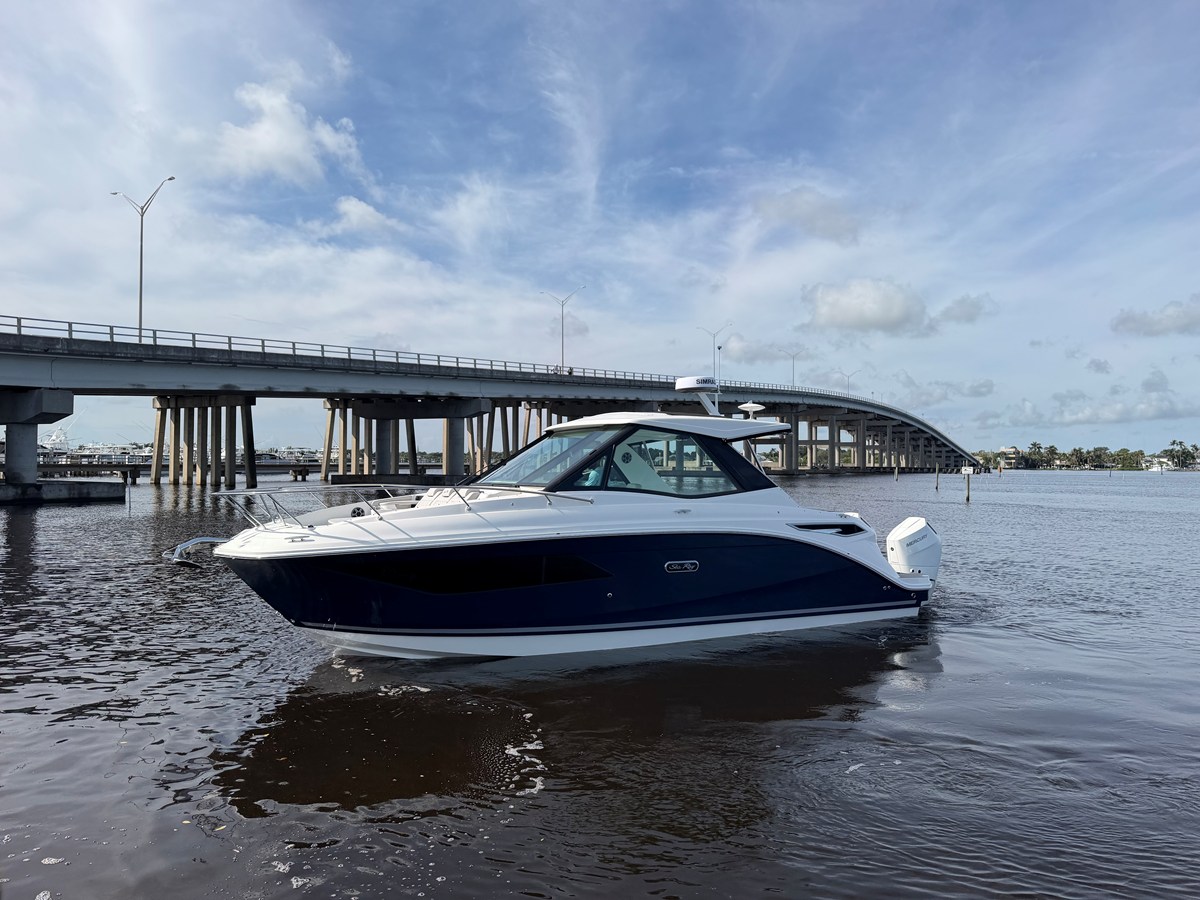 2027 Sea Ray Sundancer 320 Outboard 14