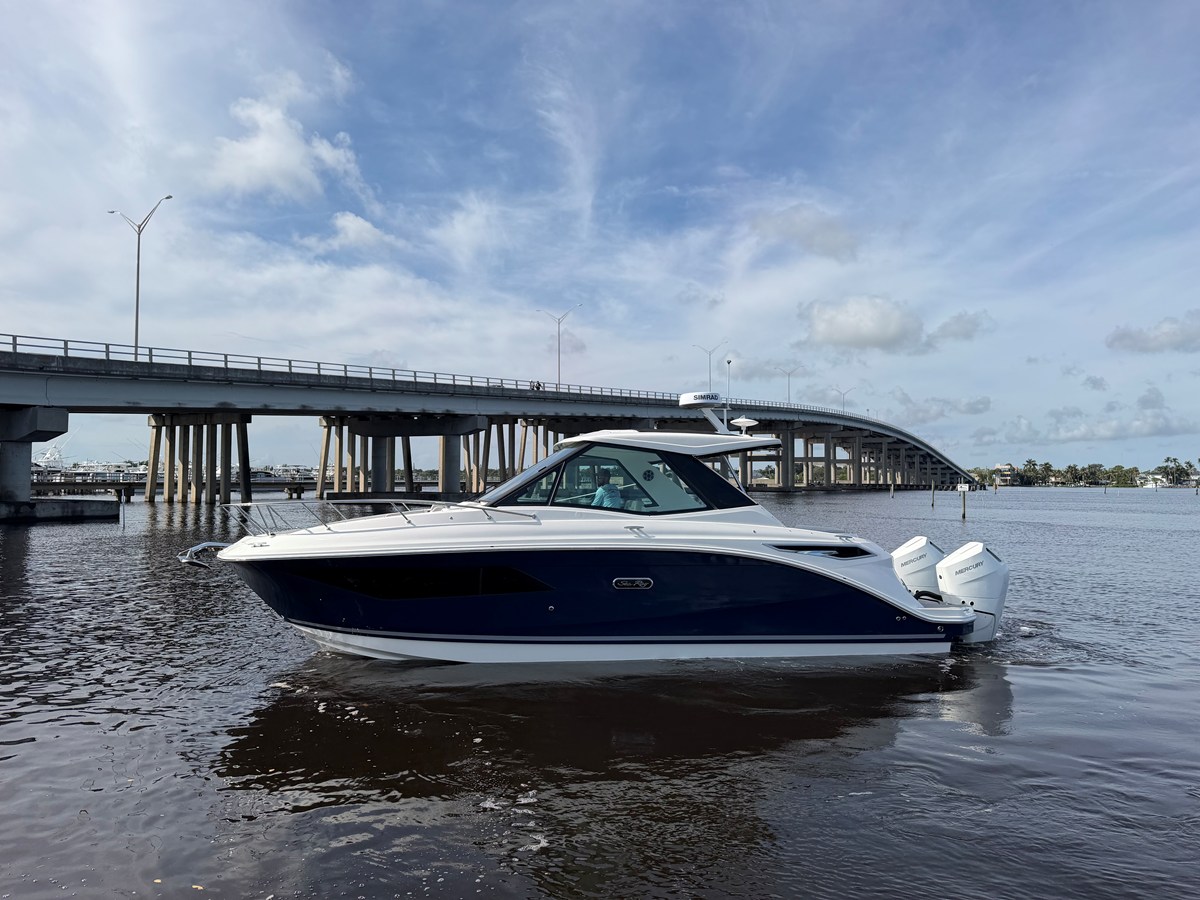 2027 Sea Ray Sundancer 320 Outboard 15
