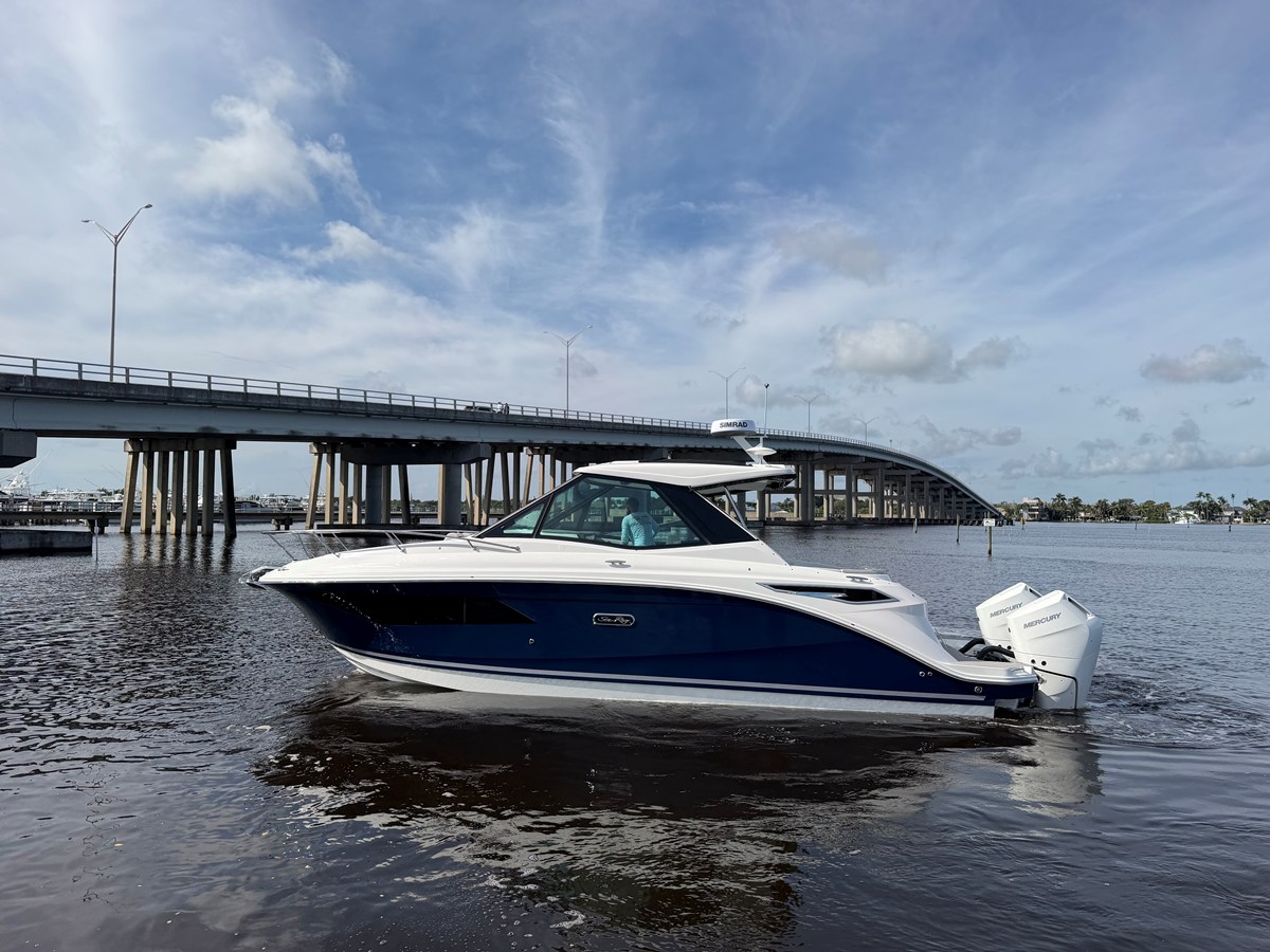 2027 Sea Ray Sundancer 320 Outboard 16