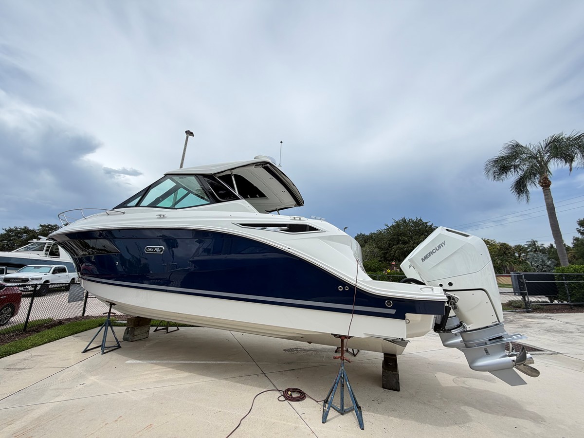 2027 Sea Ray Sundancer 320 Outboard 19