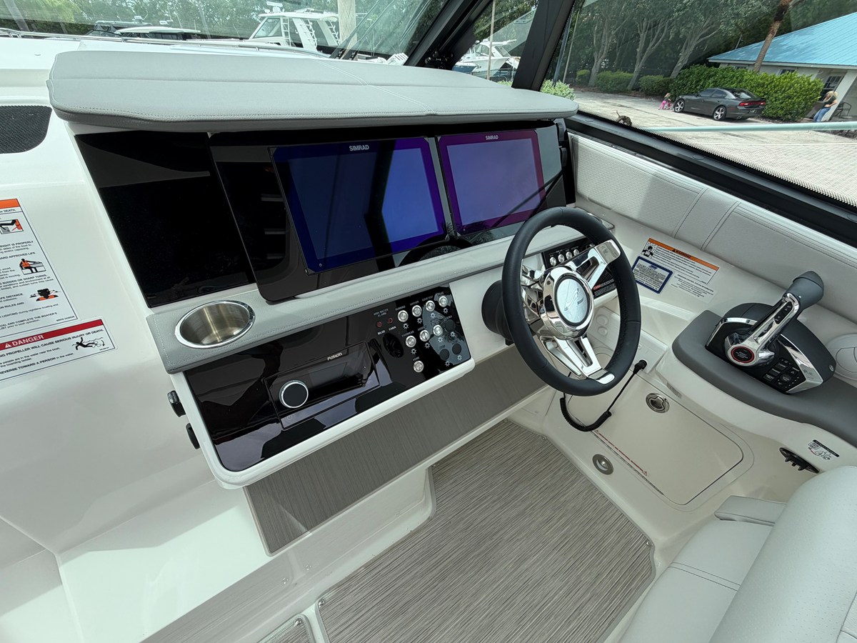 2027 Sea Ray Sundancer 320 Outboard 36