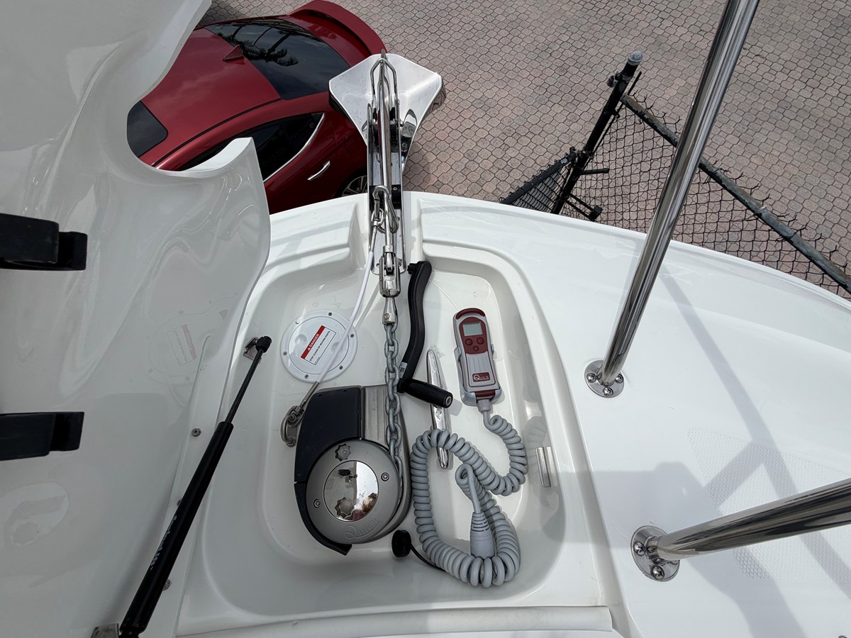 2027 Sea Ray Sundancer 320 Outboard 43