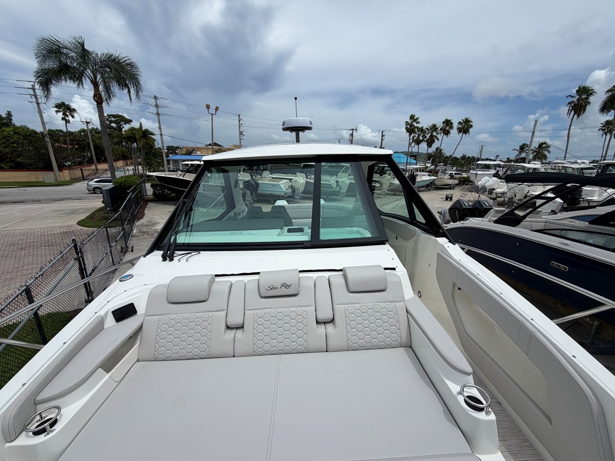 2027 Sea Ray Sundancer 320 Outboard 45