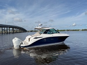 2027 Sea Ray Sundancer 320 Outboard 11