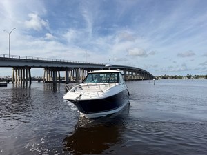 2027 Sea Ray Sundancer 320 Outboard 12