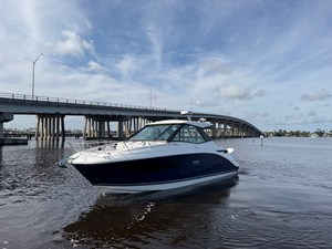 2027 Sea Ray Sundancer 320 Outboard 13