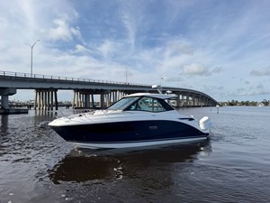2027 Sea Ray Sundancer 320 Outboard 14