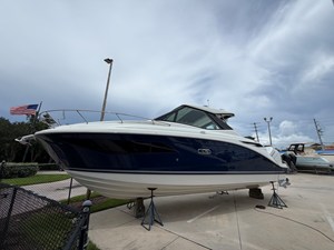 2027 Sea Ray Sundancer 320 Outboard 18