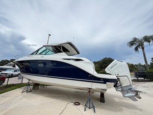 2027 Sea Ray Sundancer 320 Outboard 19