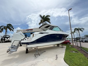 2027 Sea Ray Sundancer 320 Outboard 21