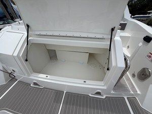 2027 Sea Ray Sundancer 320 Outboard 24