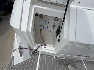 2027 Sea Ray Sundancer 320 Outboard 25