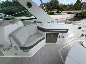 2027 Sea Ray Sundancer 320 Outboard 30