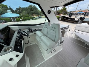 2027 Sea Ray Sundancer 320 Outboard 33