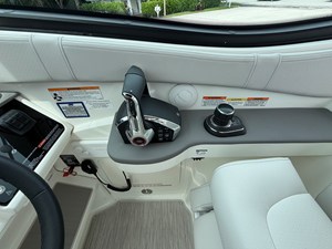 2027 Sea Ray Sundancer 320 Outboard 35