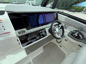 2027 Sea Ray Sundancer 320 Outboard 36