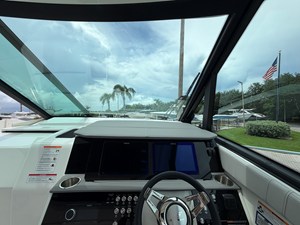 2027 Sea Ray Sundancer 320 Outboard 38
