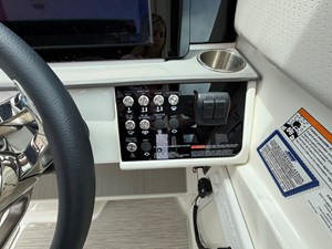 2027 Sea Ray Sundancer 320 Outboard 39