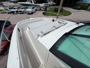 2027 Sea Ray Sundancer 320 Outboard 42