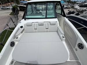 2027 Sea Ray Sundancer 320 Outboard 44