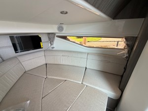 2027 Sea Ray Sundancer 320 Outboard 49