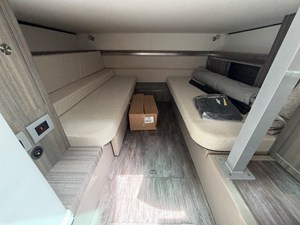 2027 Sea Ray Sundancer 320 Outboard 52