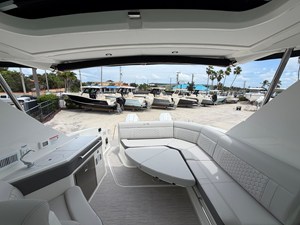 2027 Sea Ray Sundancer 320 Outboard 57