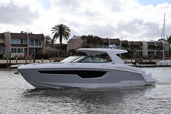 Cruisers Yachts 38 GLS Outboard 0 2026 Cruisers Yachts 38 GLS Outboard 1