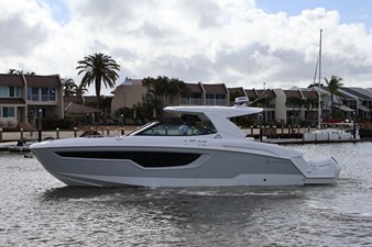 Cruisers Yachts 38 GLS Outboard 1 2026 Cruisers Yachts 38 GLS Outboard 2