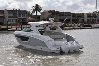 Cruisers Yachts 38 GLS Outboard 3 2026 Cruisers Yachts 38 GLS Outboard 4