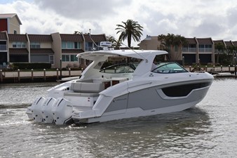 Cruisers Yachts 38 GLS Outboard 6 2026 Cruisers Yachts 38 GLS Outboard 7