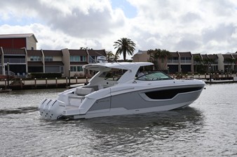 Cruisers Yachts 38 GLS Outboard 7 2026 Cruisers Yachts 38 GLS Outboard 8